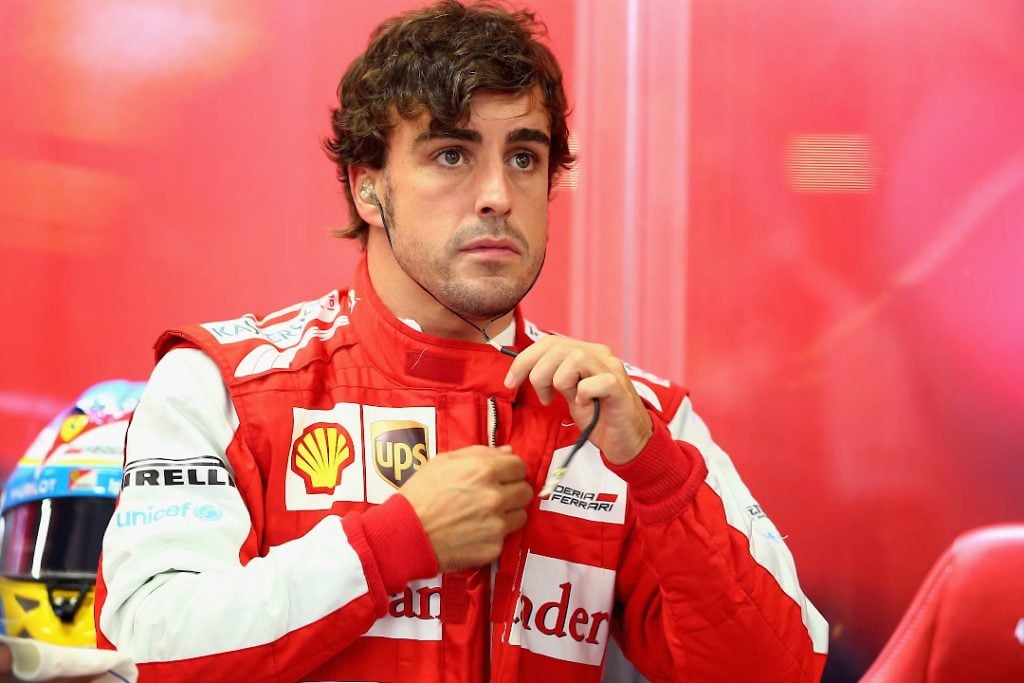 Un joven Fernando Alonso en uniforme de Ferrari