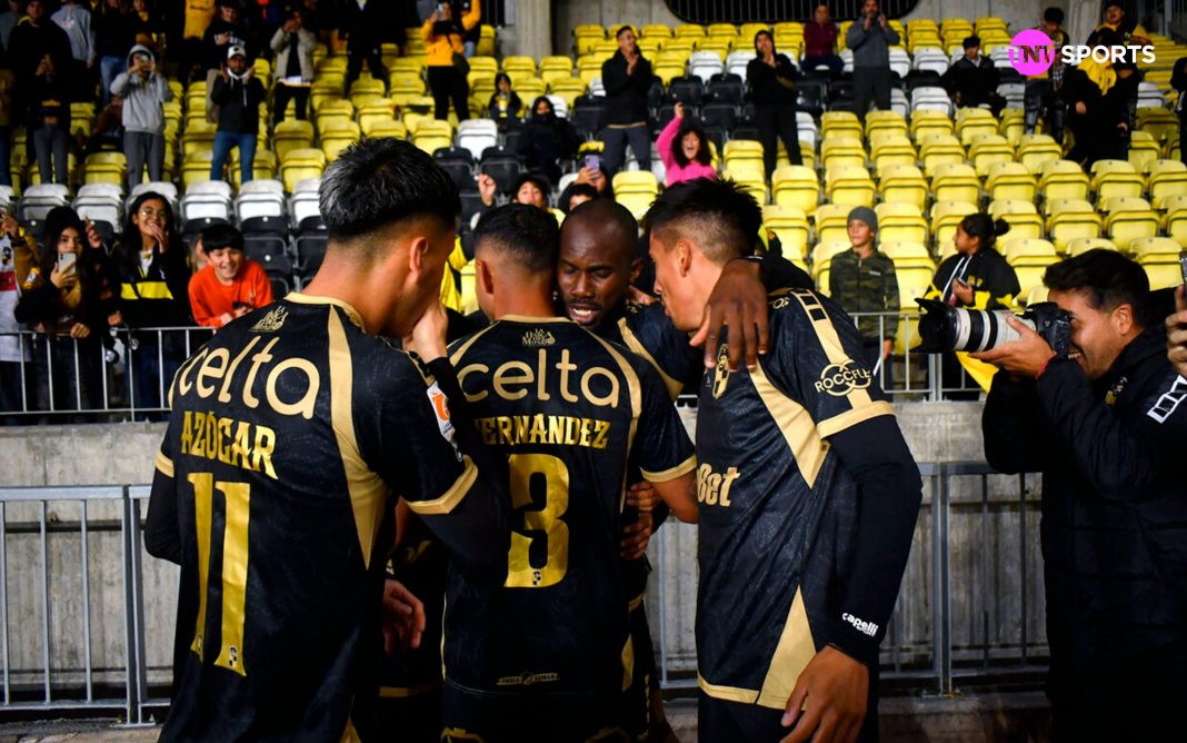Equipo de Coquimbo Unido celebrando tras un gol