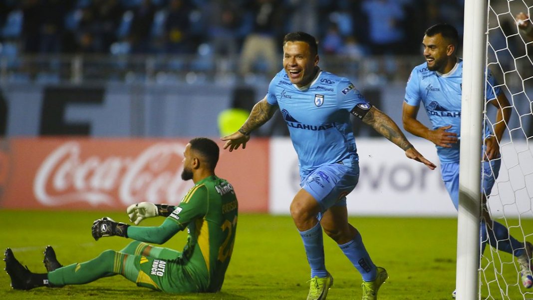 Jugador de Iquique celebrando