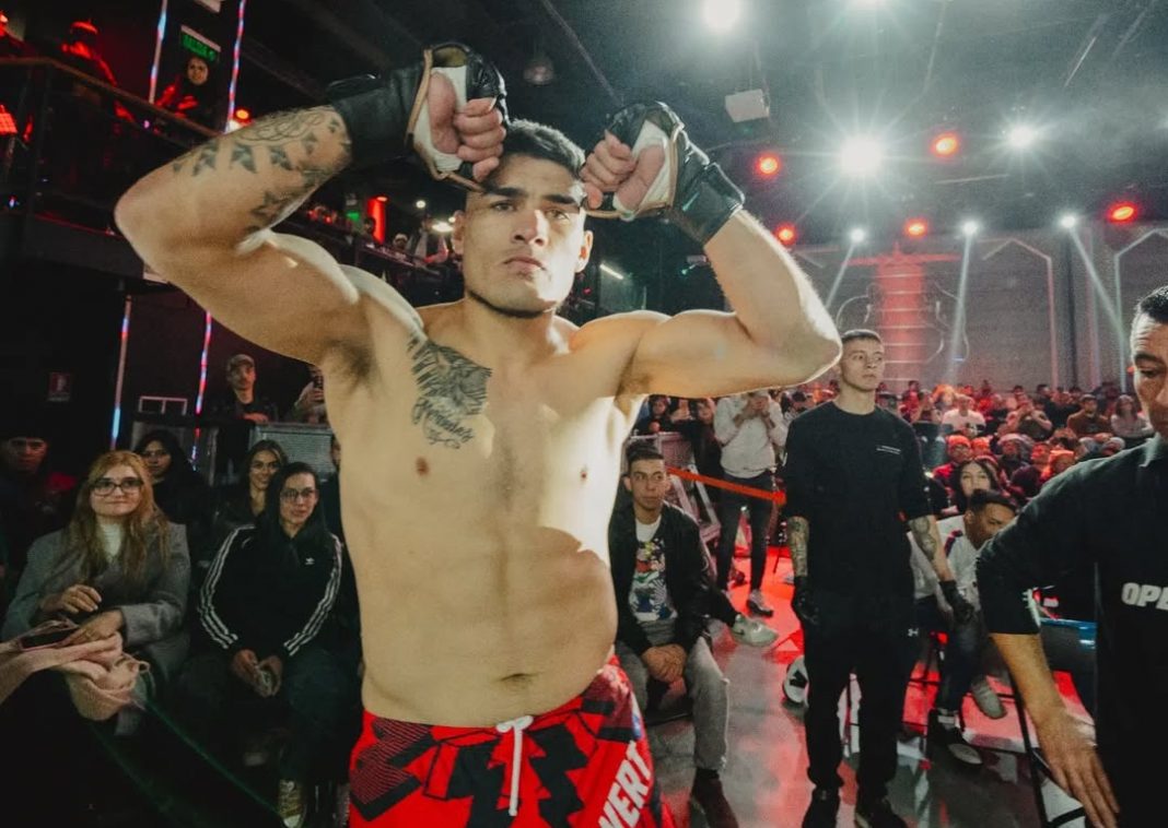 Christopher Ewert previo a un combate.